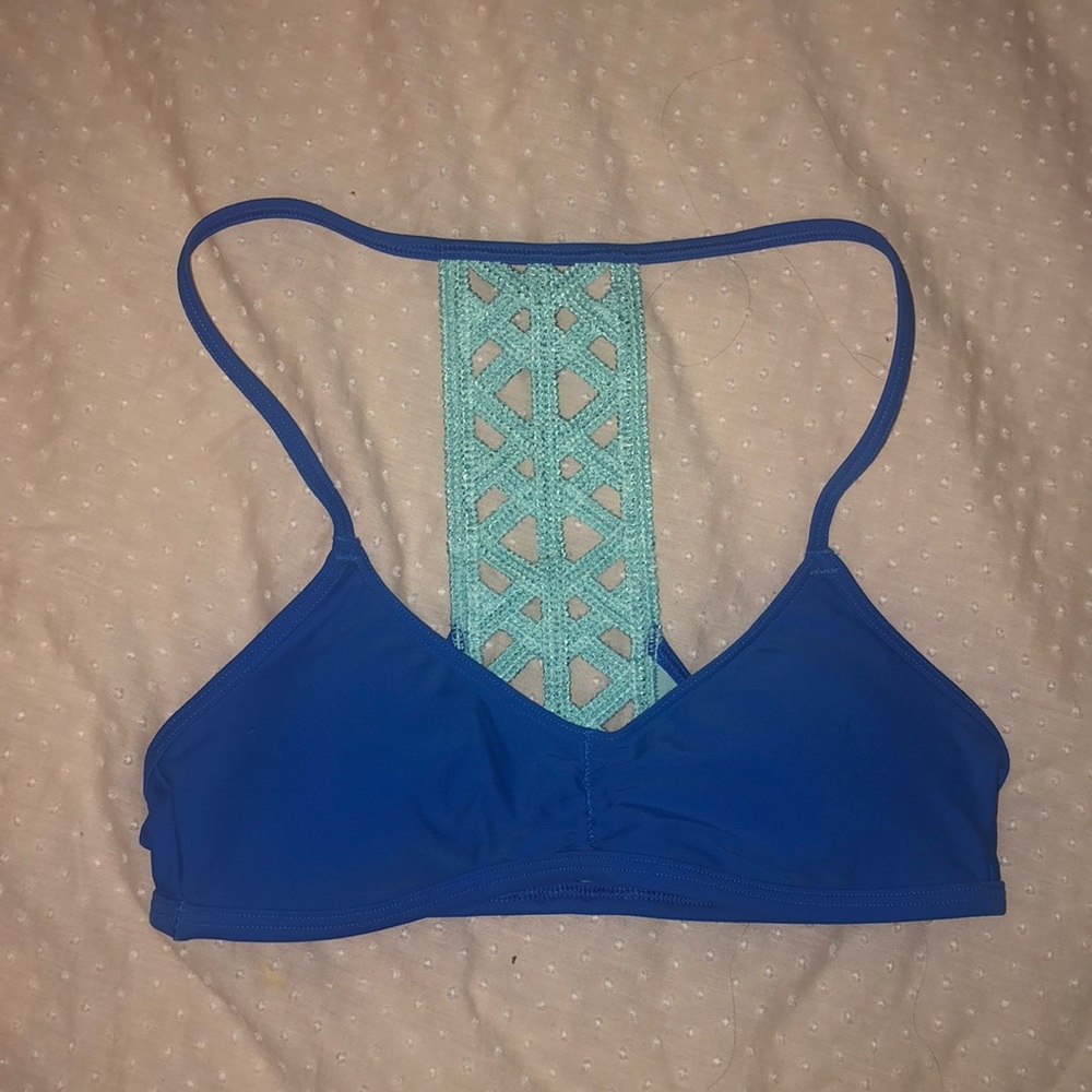 Scoop neck bikini top